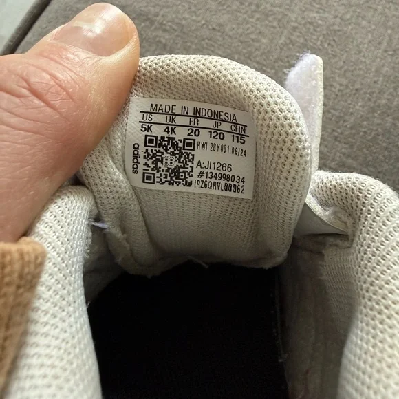 Size 5 adidas toddler girl tennis shoes - Picture 8 of 8